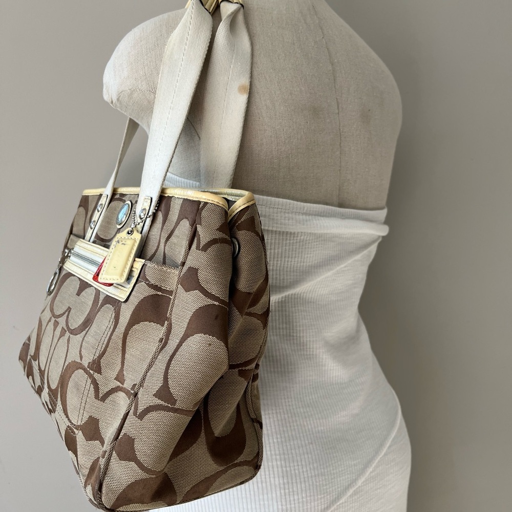 Coach Daisy signature tote tan brown yellow shoulder bag - Picture 4 of 11